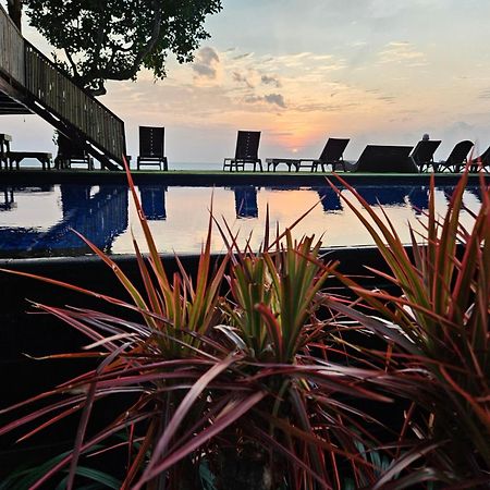 Hotel Sunsethouse Lombok Mangsit Exterior foto