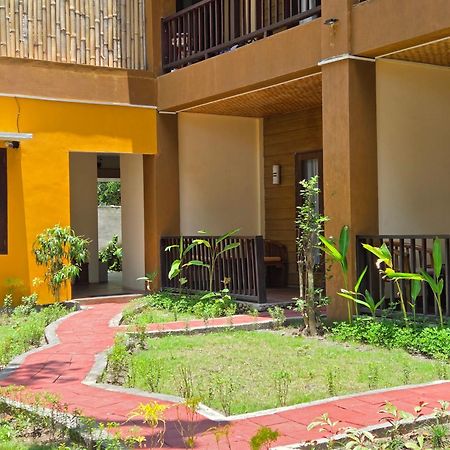 Hotel Sunsethouse Lombok Mangsit Exterior foto