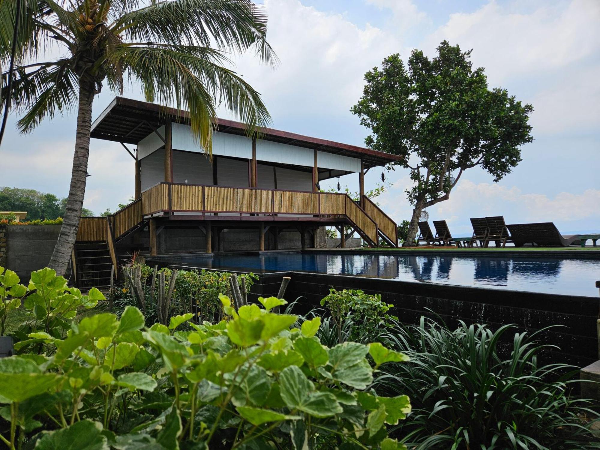 Hotel Sunsethouse Lombok Mangsit Exterior foto