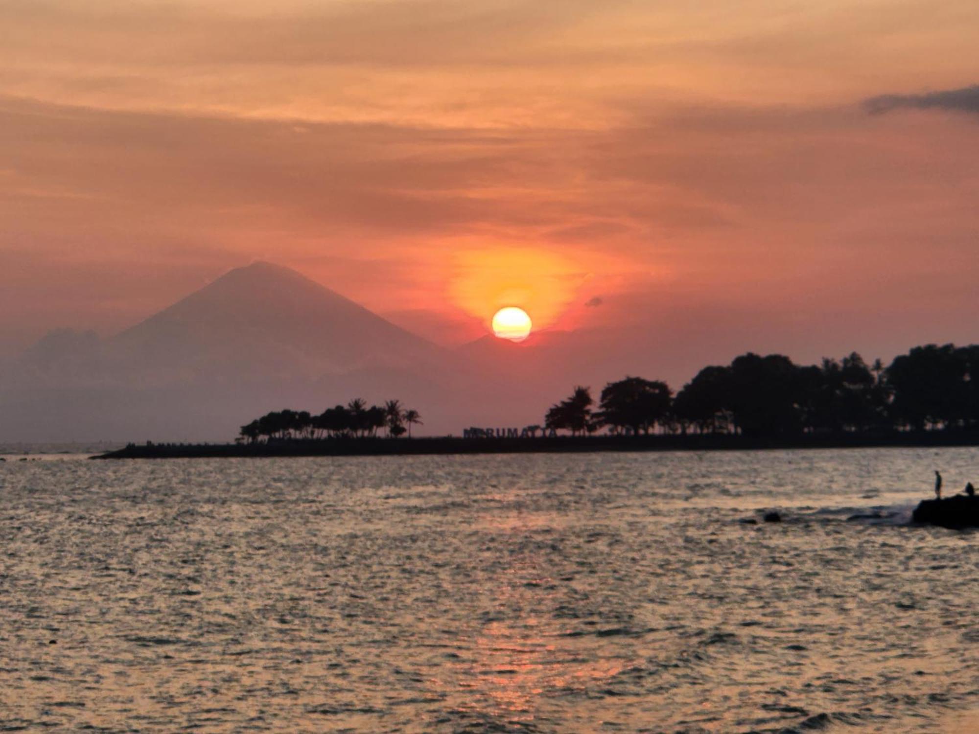 Hotel Sunsethouse Lombok Mangsit Exterior foto