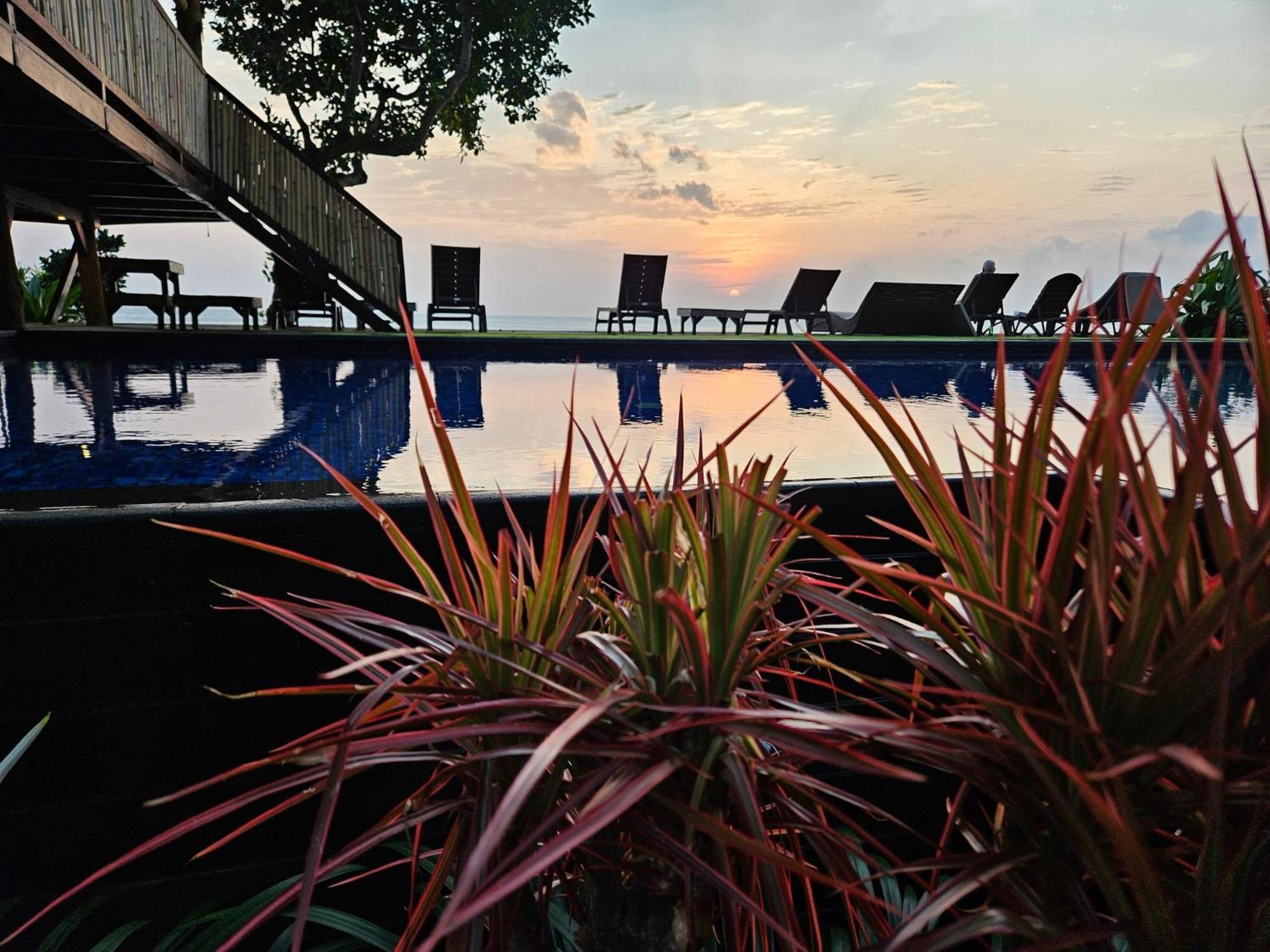 Hotel Sunsethouse Lombok Mangsit Exterior foto