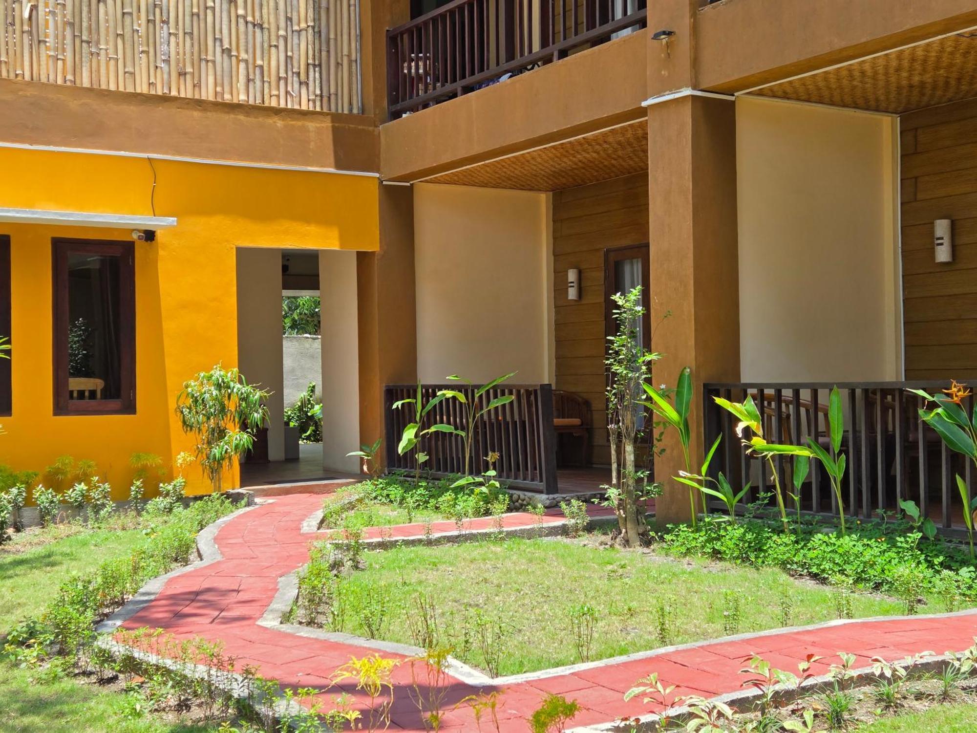 Hotel Sunsethouse Lombok Mangsit Exterior foto