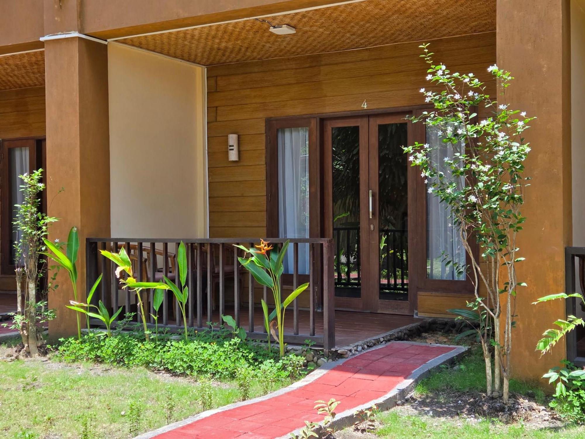 Hotel Sunsethouse Lombok Mangsit Exterior foto