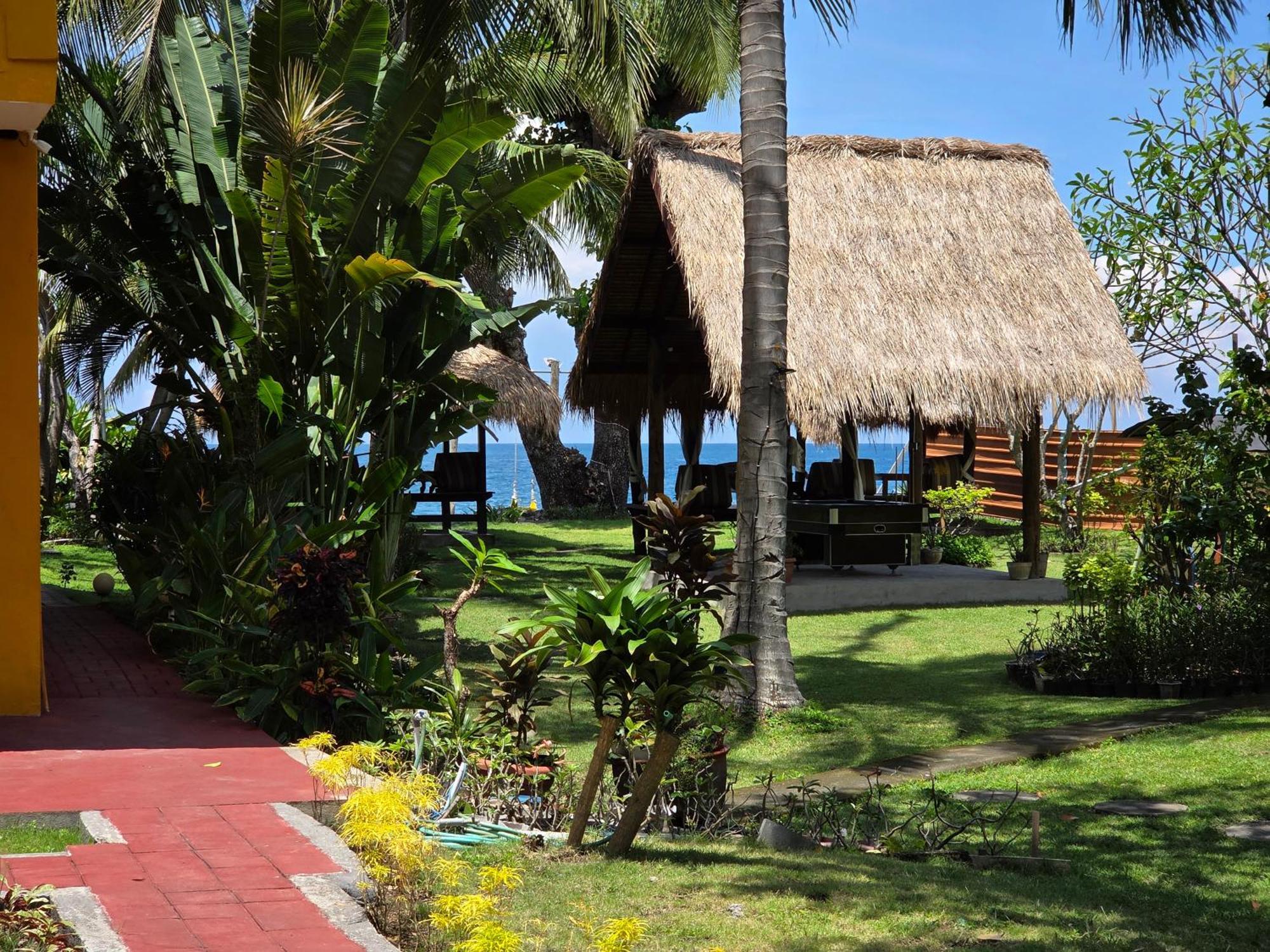 Hotel Sunsethouse Lombok Mangsit Exterior foto