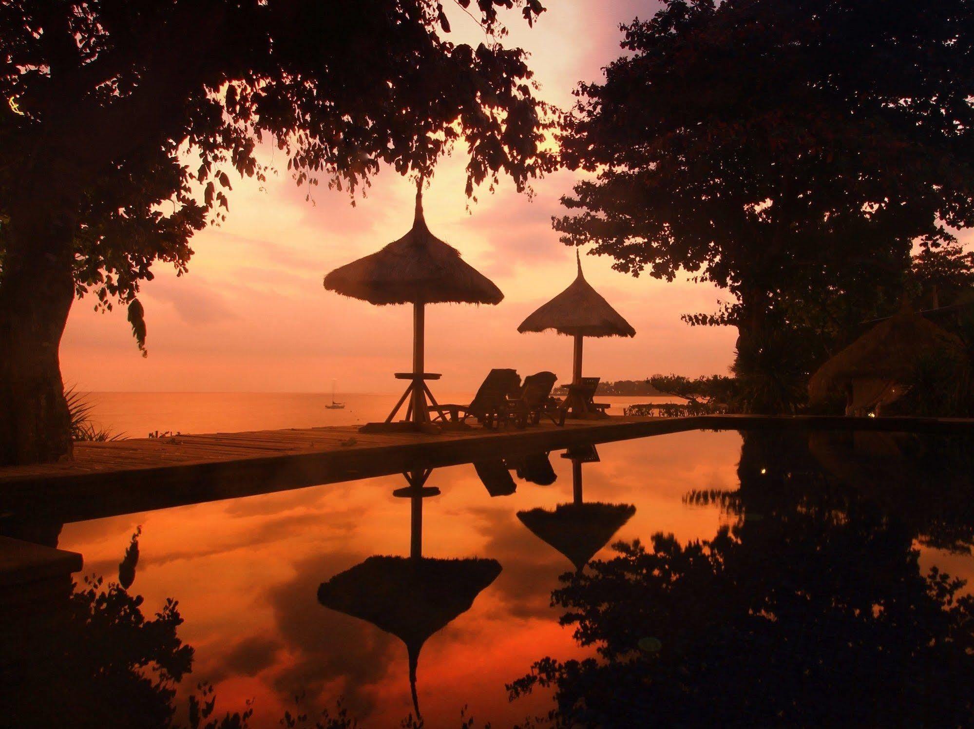 Hotel Sunsethouse Lombok Mangsit Exterior foto
